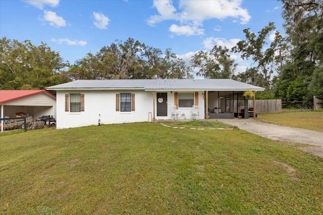 ranch-style house featuring a front lawn and a carport