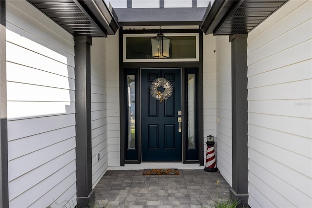 entrance to property featuring a porch