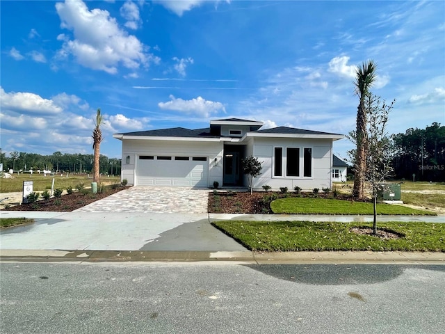 view of front of home featuring a front yard and a garage