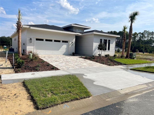 view of front facade featuring a front yard and a garage