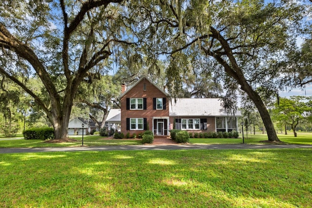 view of front of home featuring a front yard