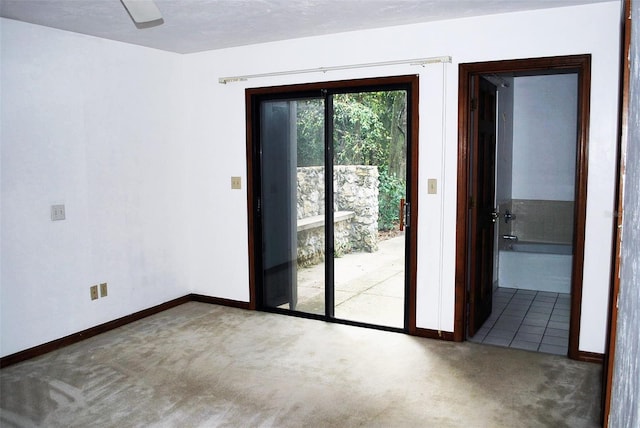 carpeted spare room featuring ceiling fan and a textured ceiling