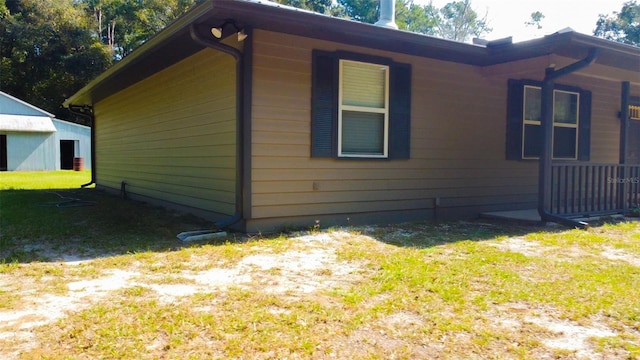 view of side of property featuring a yard