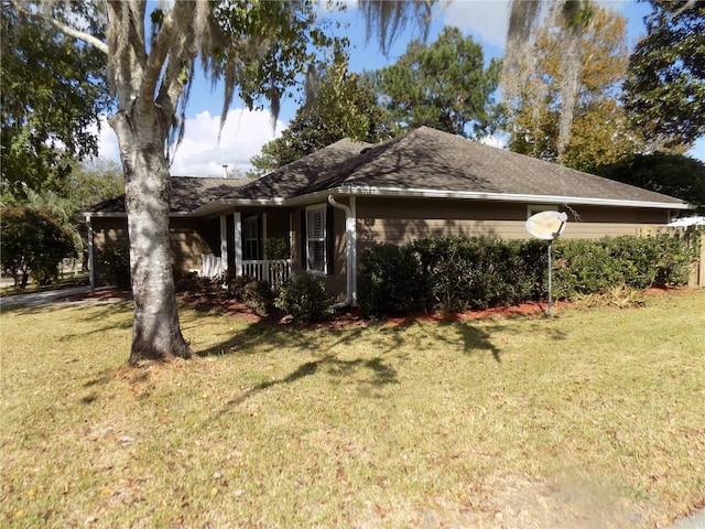 view of front of property with a front lawn