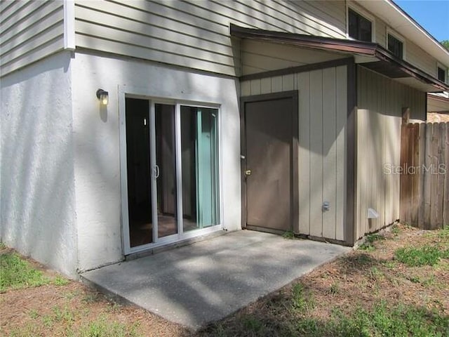 property entrance featuring a patio