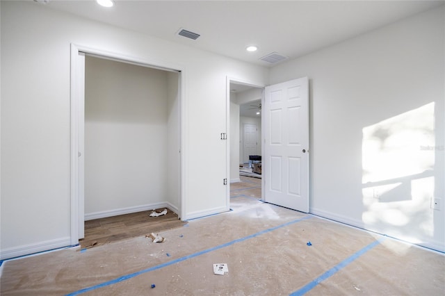 unfurnished bedroom featuring recessed lighting, a closet, visible vents, and baseboards