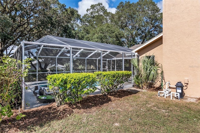 view of yard with a lanai