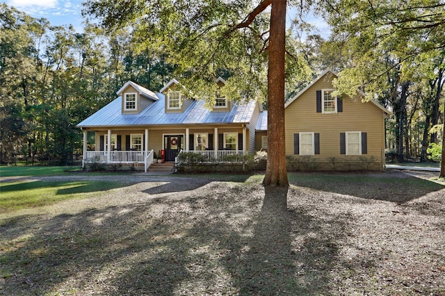 view of front of property featuring a porch