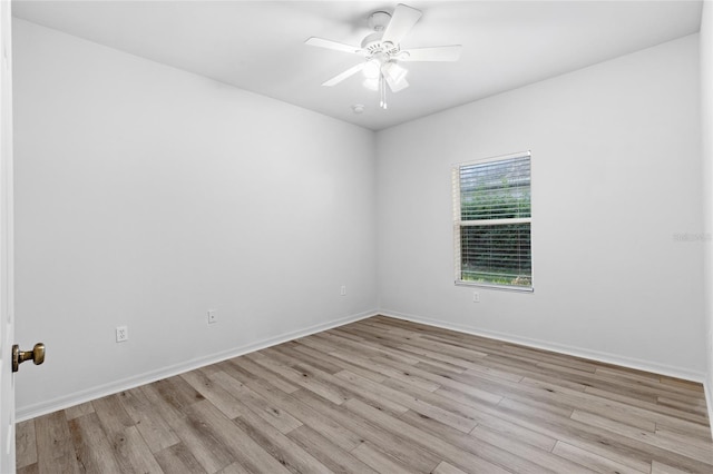 empty room featuring light wood-style flooring, baseboards, and a ceiling fan