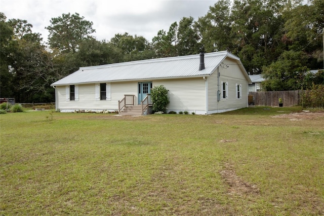 back of house featuring a lawn