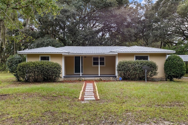 single story home featuring covered porch and a front yard