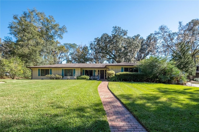 single story home with a front yard