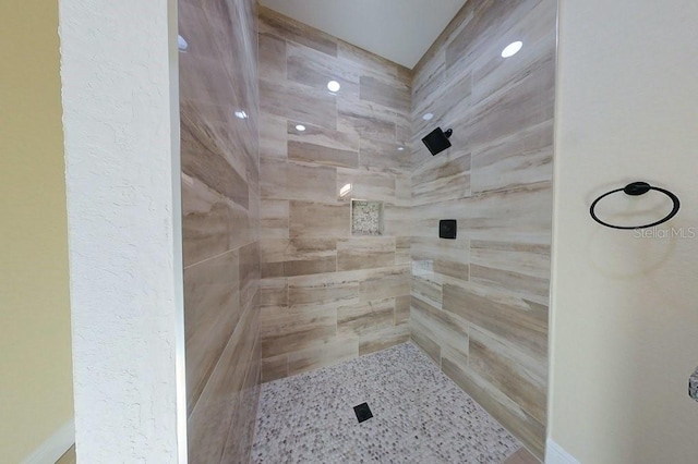 bathroom featuring tiled shower