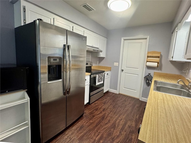 kitchen featuring stainless steel appliances, a sink, dark wood-style flooring, white cabinets, and light countertops
