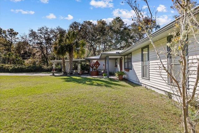 view of yard featuring a patio