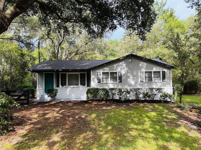 single story home featuring a front yard