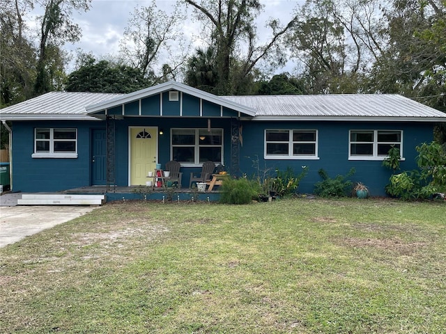 ranch-style house featuring a porch and a front lawn