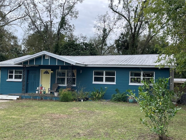 ranch-style house featuring a porch and a front yard