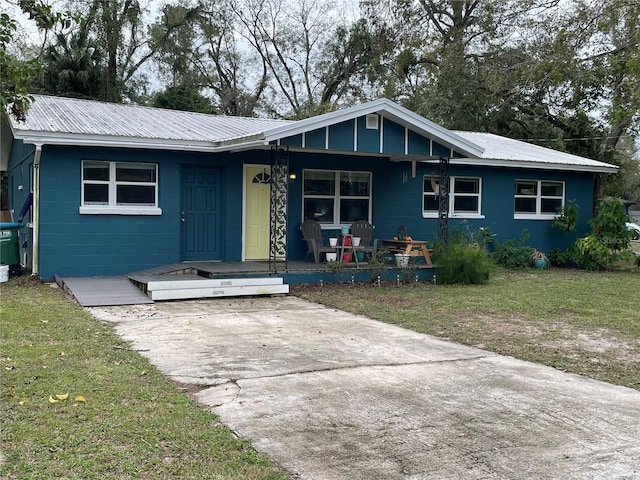 view of front of house with a porch and a front lawn