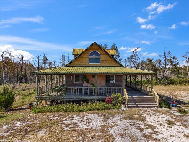 7550 SW 127th Ct, Cedar Key, FL 32625 - farmhouse with a porch