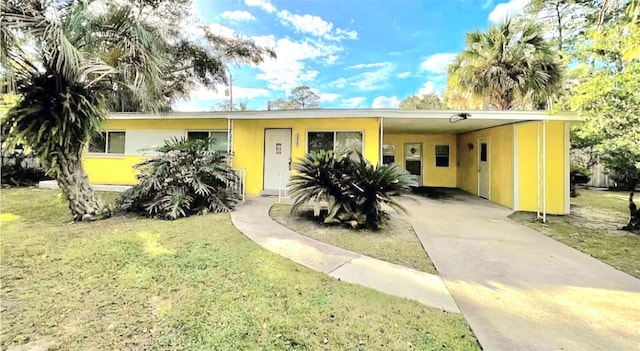 single story home featuring a front yard and a carport