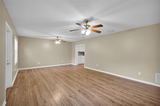 empty room featuring light hardwood / wood-style floors and ceiling fan