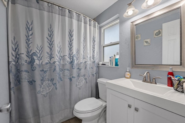 bathroom featuring tile patterned floors, a shower with curtain, vanity, and toilet