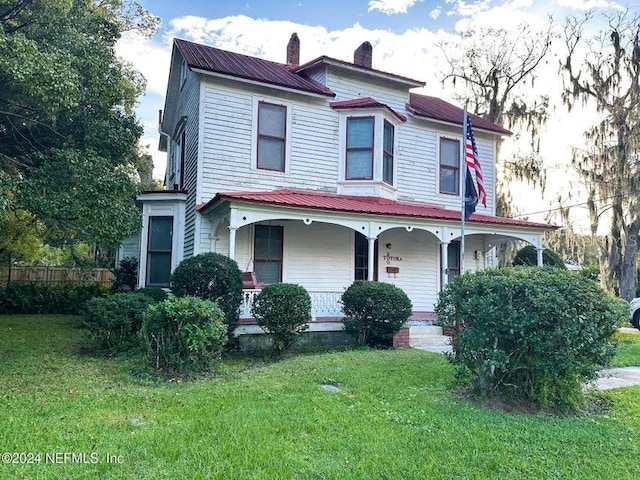 view of front of home with a front lawn and covered porch