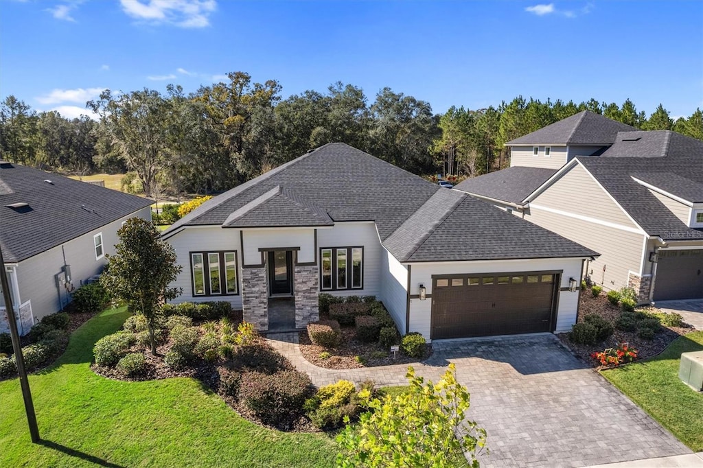 view of front of home featuring a front yard and a garage