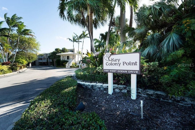 view of community / neighborhood sign