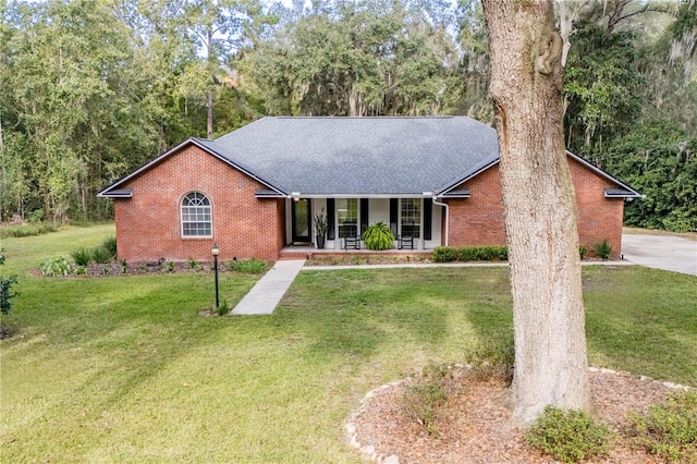 ranch-style house featuring a front lawn and covered porch