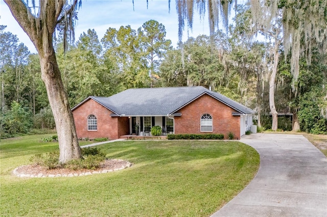 ranch-style house featuring a front lawn