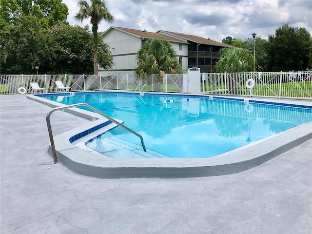 view of swimming pool