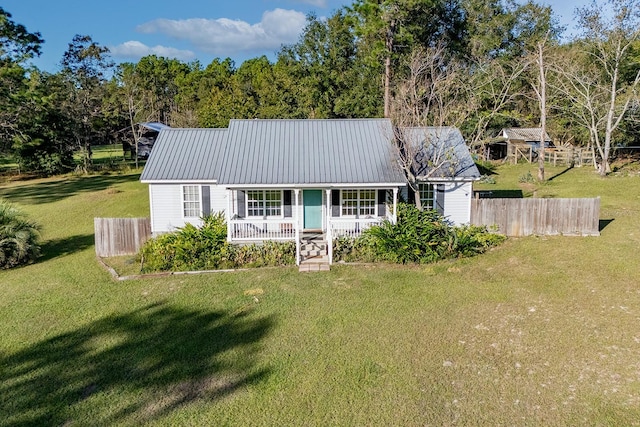 view of front of home featuring covered porch and a front lawn