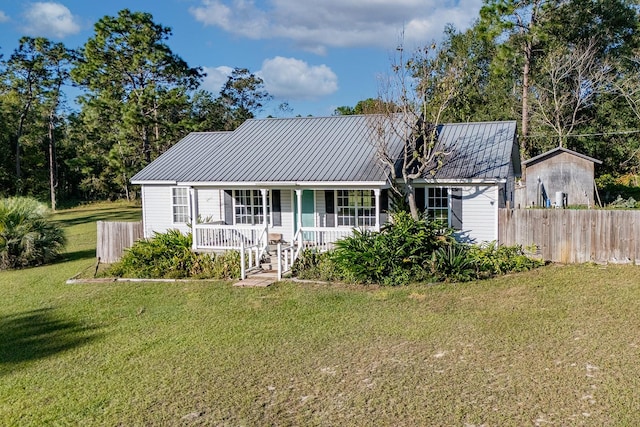 view of front of house featuring covered porch and a front yard