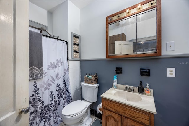 bathroom featuring vanity, a shower with shower curtain, and toilet