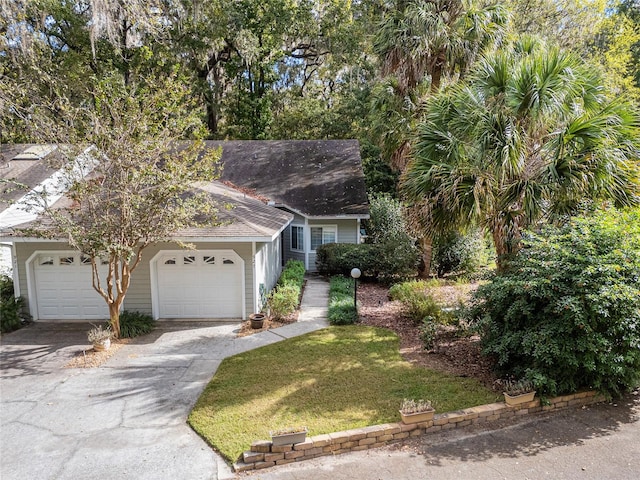 view of front facade with a garage and a front yard