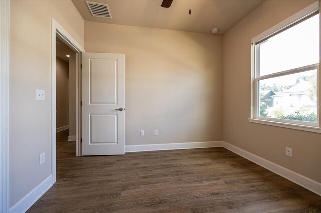 spare room with dark hardwood / wood-style floors and ceiling fan