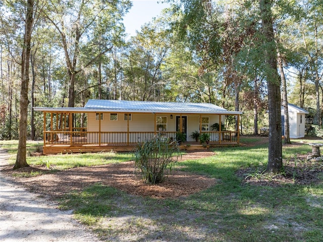 view of front of property featuring a porch