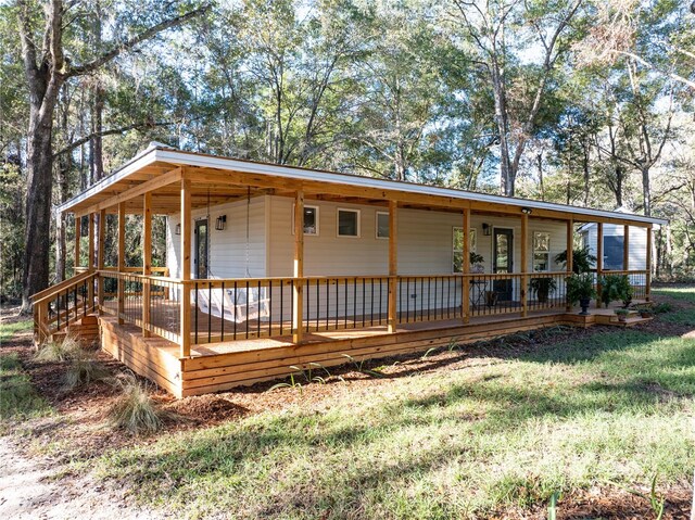 view of front of home with a front lawn