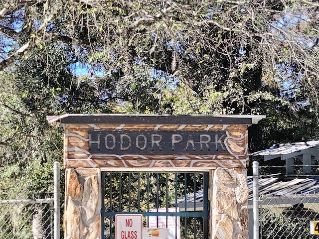 view of community / neighborhood sign