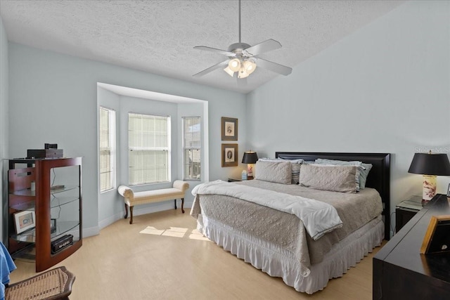 bedroom featuring ceiling fan and a textured ceiling