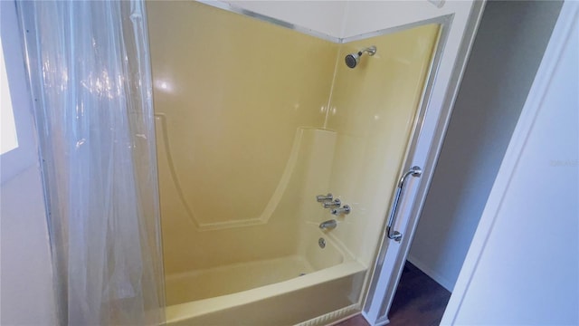 bathroom featuring shower / bath combo