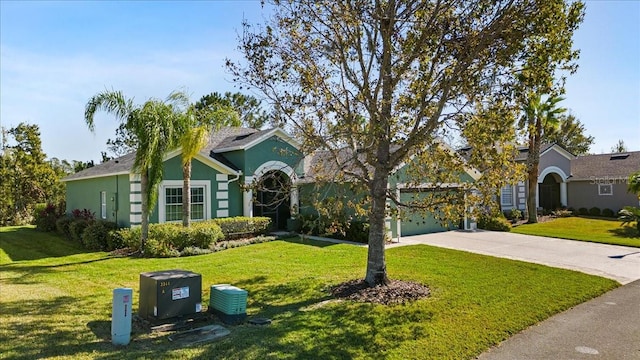 ranch-style home featuring a front lawn