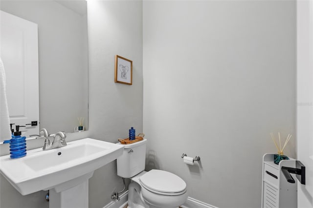 bathroom featuring toilet and sink