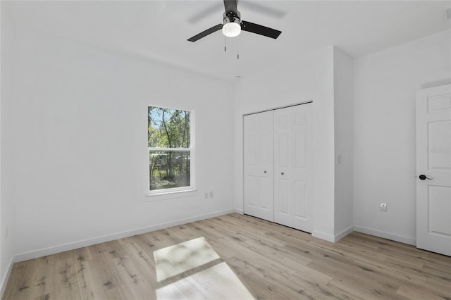 unfurnished bedroom with light wood-type flooring, a closet, and ceiling fan