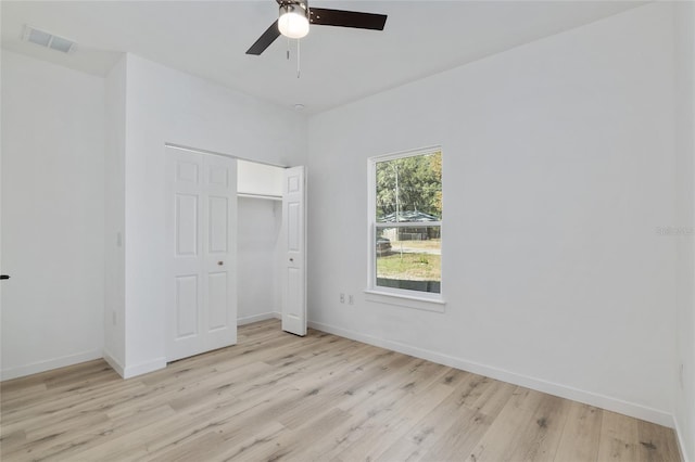 unfurnished bedroom featuring light wood-type flooring, a closet, and ceiling fan