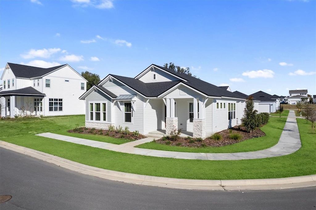 view of front of home featuring a porch and a front lawn