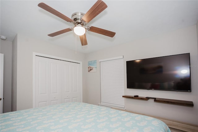 unfurnished bedroom featuring a closet and ceiling fan