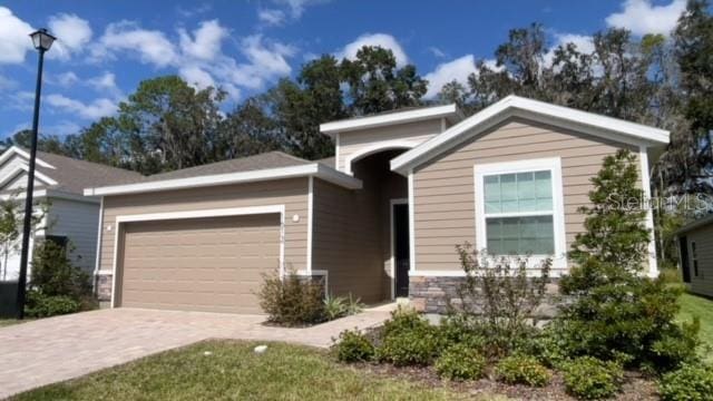 view of front facade featuring a garage